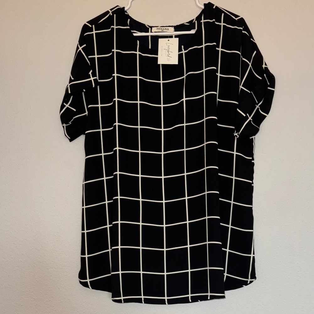Chic Black and White Grid Blouse - Picture 3 of 4